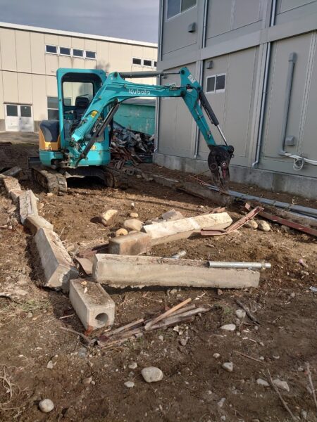 富山市の解体工事ブログ「納屋・小屋・倉庫・蔵・物置」の違い　コンクリート基礎の解体工事
