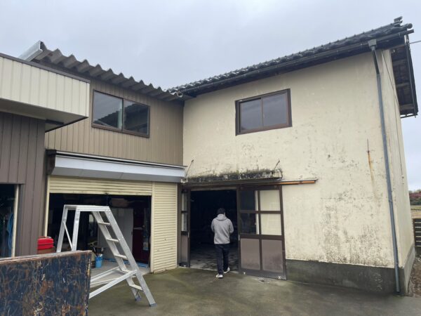 富山市の解体工事ブログ「納屋・小屋・倉庫・蔵・物置」の違い　鉄骨の倉庫