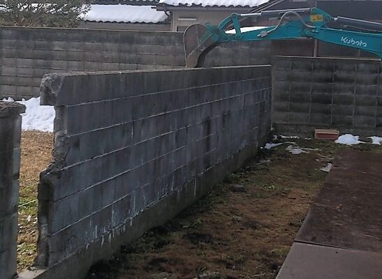 富山市の解体工事屋EIKI Inc. コンクリートブロック塀解体例