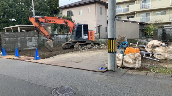 富山市の解体工事会社EIKI Inc.　解体工事で出たガラを回収撤去