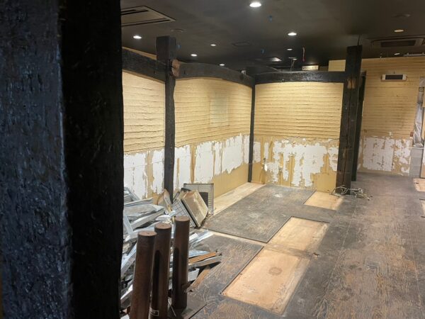 富山市の居酒屋の内装解体工事　造作物の解体4