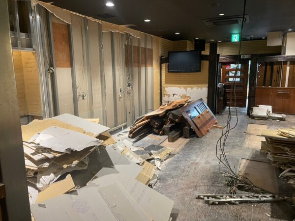 富山市の居酒屋の内装解体工事　さっらに内装解体2