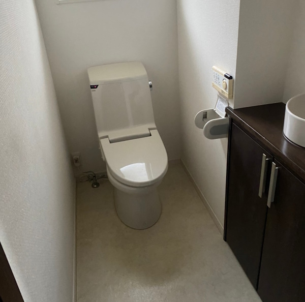 富山市の解体工事屋EIKI Inc.　トイレの解体と参考解体費用