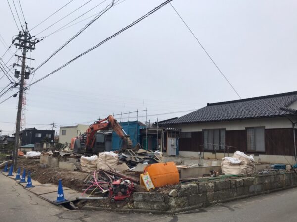 富山市の株式会社エイキ　木造解体工事