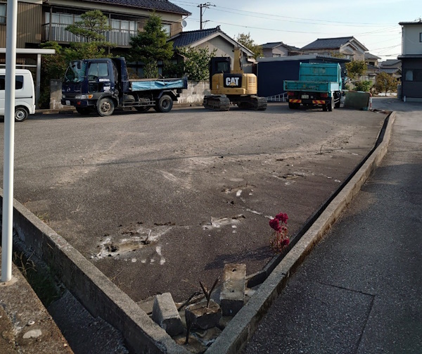 富山市の解体工事前の現場