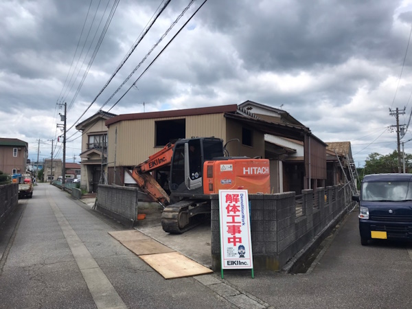 富山市の解体工事中