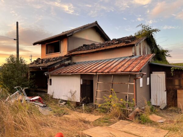 富山の株式会社エイキ　木造空き家解体と不用品回収