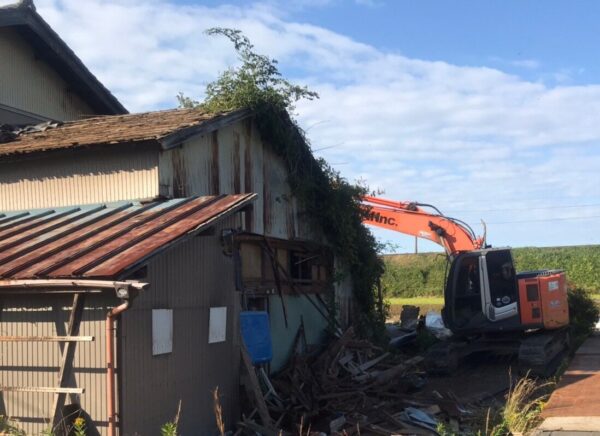 富山の株式会社エイキ　木造空き家解体と不用品回収