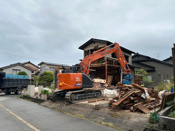 富山市の空き家の解体工事