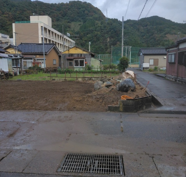 富山市の空き家の解体工事した後の更地