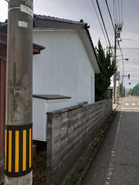 歩道にはみ出した植栽を撤去2