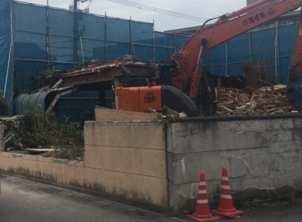 株式会社エイキ 富山の空き家解体　解体工事中