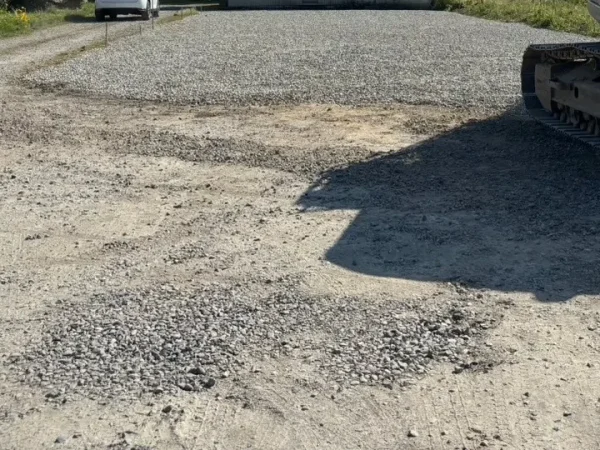 砕石をまいた更地